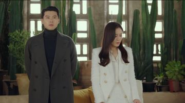 White Tweed Blaz­er worn by Yoon Se Ri (Son Ye-jin) in Crash Landing on You Season 1 Episode 13