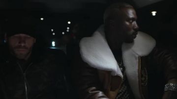 La veste en cuir beige camel avec écusson Richard Valentine Paris dans le clip Validé (B.O de la série Validé) de Sam's feat Lacrim