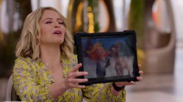 Alexis Odilo Wrap Top porté par Sara Haines sur Good Morning America 2 Mars 2020