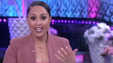 Zara Lapelles Ceinturée Blazer porté par Tamera Mowry sur Le Réel (2013) le 2 Mars 2020