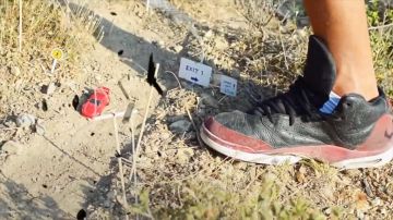 Les sneakers Nike Jordan de OneGiantCrush dans la vidéo The ultimate giant destruction