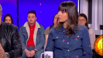 Jean jacket with embroidered flowers by Emilie Papatheodorou in Click the 02.03.2020