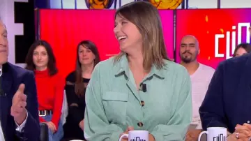 The shirt oversize corduroy mint of Camille Dauxert in Click the 02.03.2020
