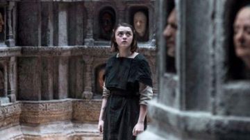 Vestido de hombre sin rostro usado por Arya Stark (Maisie Williams) en Game of Thrones (S05E06)