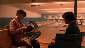 Le brun flat chaussures de Stanley salon de coiffure (Wyatt Oleff) dans je ne Suis Pas d'Accord avec Cela (S01E04)