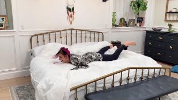 Leggings de yoga negros usados por Gabbie Hanna en el video de YouTube You Don't Know Me. En absoluto.