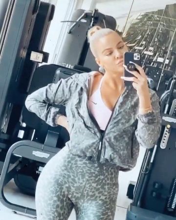 Nike Indy Femmes Soutien-gorge Sport porté par Khloé Kardashian Instagram Story 3 Mars 2020