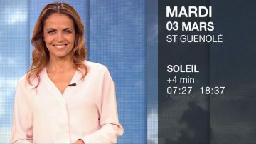 La blouse col en V de Cali Morales dans M6météo le 02.03.2020