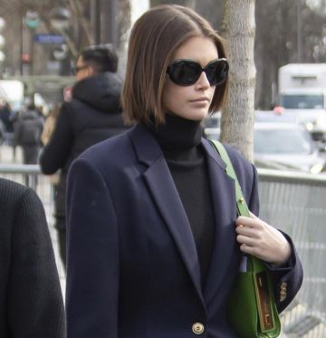 Alexander Wang Blazer estructurado de gran tamaño usado por Kaia Jordan Gerber París 3 de marzo de 2020