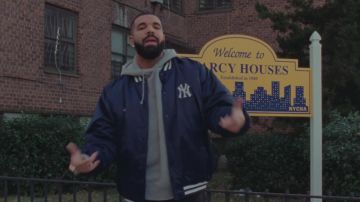 Le bomber des New York Yankees de Drake dans son clip When To Say When & Chicago Freestyle