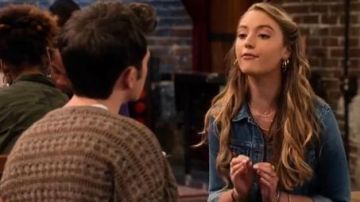 Chaqueta vaquera usada por Brooke Bishop (Bella Podaras) en The Expanding Universe of Ashley Garcia Temporada 1 Episodio 7