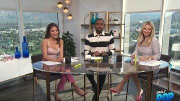 Amina muaddi Begum Verre Talon Rose porté par Morgan Stewart sur E! News 3 Mars 2020