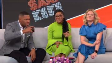Michael kors Crushed Satin Mock Neck Dress usado por Sara Haines en Good Morning America marzo 3, 2020