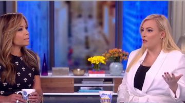 Alice + olivia Wheaton Belt­ed Blaz­er worn by Meghan McCain on The View March 3, 2020