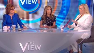 Alice + olivia Dy­lan High Waist­ed Pant worn by Meghan McCain on The View March 3, 2020