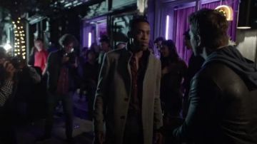 Button Down Shirt porté par Jackson Ouest (Titus Makin Jr) dans La première Saison 2 Épisode 12