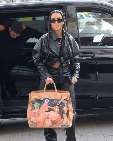 Apple étui en Silicone utilisé par Kim Kardashian à l'Ouest de Paris, le 3 Mars 2020