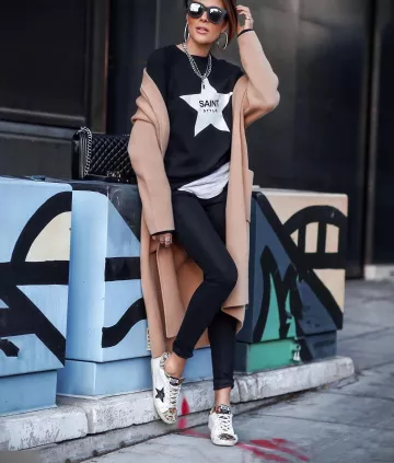Abrigo de punto de mango de Lucy Hernández en la cuenta de Instagram @lucyswhims