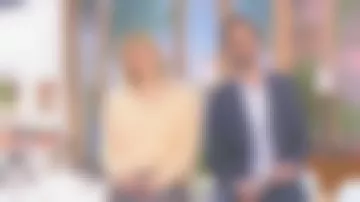 The sweater round neck wool blend Yellow Maya Lauqué in The Daily 05.03.2020