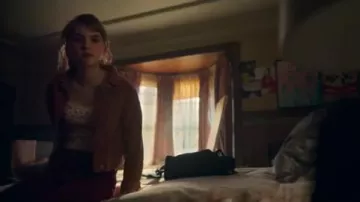 Flo­ral Tank Top worn by Kinsey Locke (Emilia Jones) in Locke & Key Season 1 Episode 6