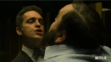 The bow tie, Berlin, in The casa de papel: Parte 4 | Tráiler oficial | Netflix