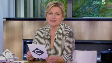 Blusa de rayas caqui de manga larga de Anne-Élisabeth Lemoine en C à vous el 05.03.2020