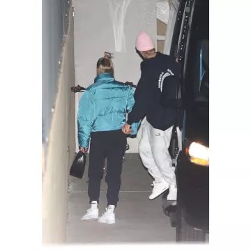 Nike Air Force Sneak­er worn by Hailey Baldwin Church March 4, 2020