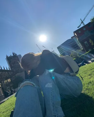 Esquilar belt bag de Rosé en la cuenta de Instagram @roses_are_rosie