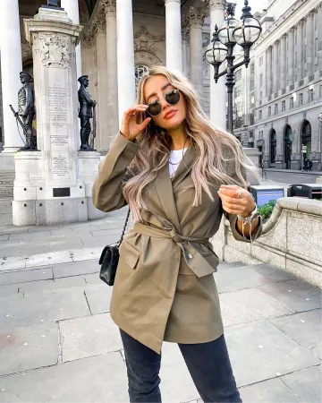 Black Straight Jeans de Sophie en la cuenta de Instagram @sophiemilner_fs