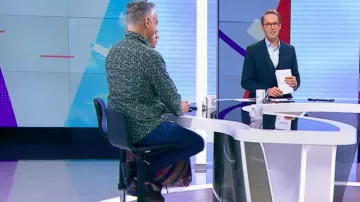 The skirt midi pleated graphic iridescent Laura Tenoudji in Télématin the 06.03.2020