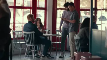 Adidas bleu baskets portées par Mike (André Santini) Dave (S01E01)