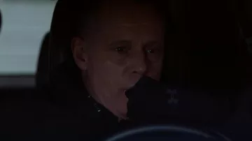 Guantes negros Under Armour usados por Hank Voight (Jason Beghe) en Chicago P.D. (S07E16)