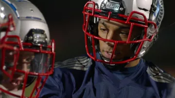 Schutt Sports Football Casque utilisé par Jordan Baker (Michael Evans Behling) dans Tous les Américains (S02E15)