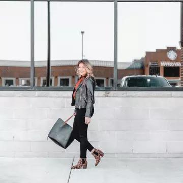 Sac fourre-tout Noir de Lauren Dix sur l'Instagram account @laurenmdix