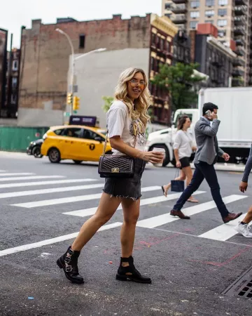 Boucle de Démarrage Noir de Allié Noriega sur l'Instagram account @allysoninwonderland