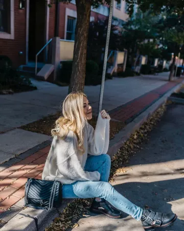 Boucle de Démarrage Noir de Allié Noriega sur l'Instagram account @allysoninwonderland