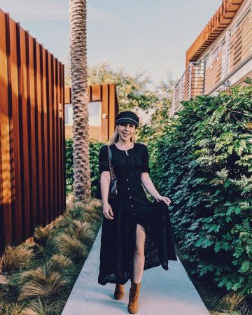 Vestido de Beth de Ally Noriega en la cuenta de Instagram @allysoninwonderland