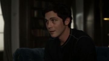 The black sweater with stitching worn by Jonah Heidelbaum (Logan Lerman) in the series Hunters (s01e02)