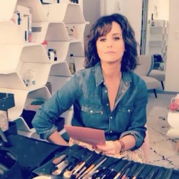 La chemise western en jean de Faustine Bollaert sur le compte Instagram de @faustinebollaert