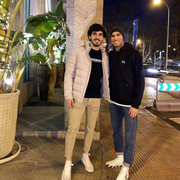 La paire de Off-White de Achraf Hakimi sur le compte Instagram de @achrafhakimi