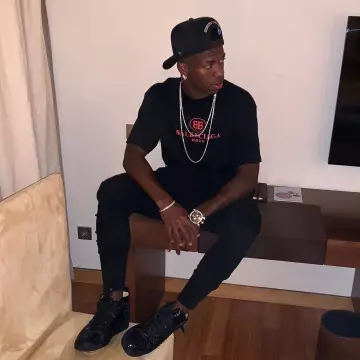 Le hoodie Balenciaga porté par Vinícius Júnior sur le compte Instagram de @viniciusjunior