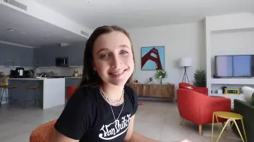 Brandy melville thick silver oval choker of Emma Chamberlain in LEARNING HOW TO SKATEBOARD TO IMPRESS A BOY