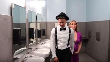 Vestido púrpura de cuello en V usado por Catherine Paiz en el video de YouTube BEHIND THE SCENES OF THE ACE FAMILY NEW MUSIC VIDEO!!! ( SÓLO UNO )