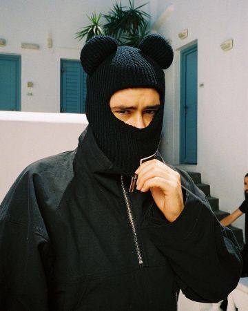 Pasamontañas de ratón usado por Bad Bunny en la cuenta de Instagram @badbunnypr
