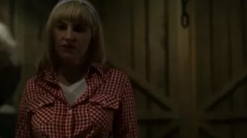 The shirt red gingham worn by Sister Harriet (Kate Mulvany) in the series Hunters (s01e05)