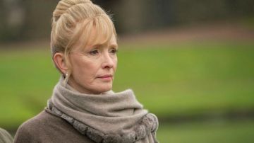 Fur Trim Shawl of Ysabeau De Clermont (Lindsay Duncan) in A Discovery of Witches (S01E07)