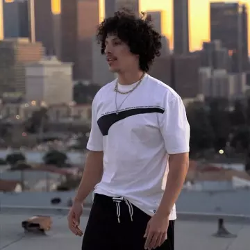 Tee-shirt blanc Puma porté par Rilès  sur le compte Instagram de @0riles