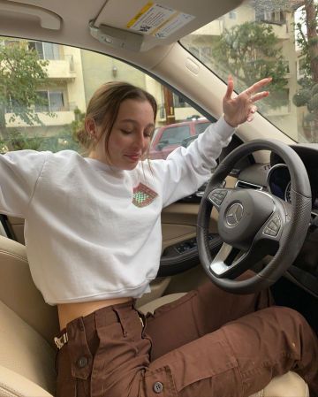 Proenza schouler pswl Logo Sweat-shirt Jersey de Emma Chamberlain sur l'Instagram account @_emmachamberlain 8 Mars 2020