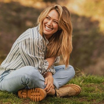 Proenza Schouler Zip Avant Lambrissé bottines portées par Hilary Duff Studio City, le 7 Mars 2020