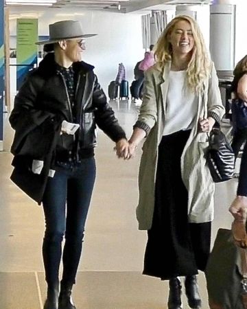 Saint Laurent Small Loulou Bag usado por Amber Heard LAX Airport 6 de marzo de 2020